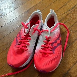 Saucony racers size 6 new